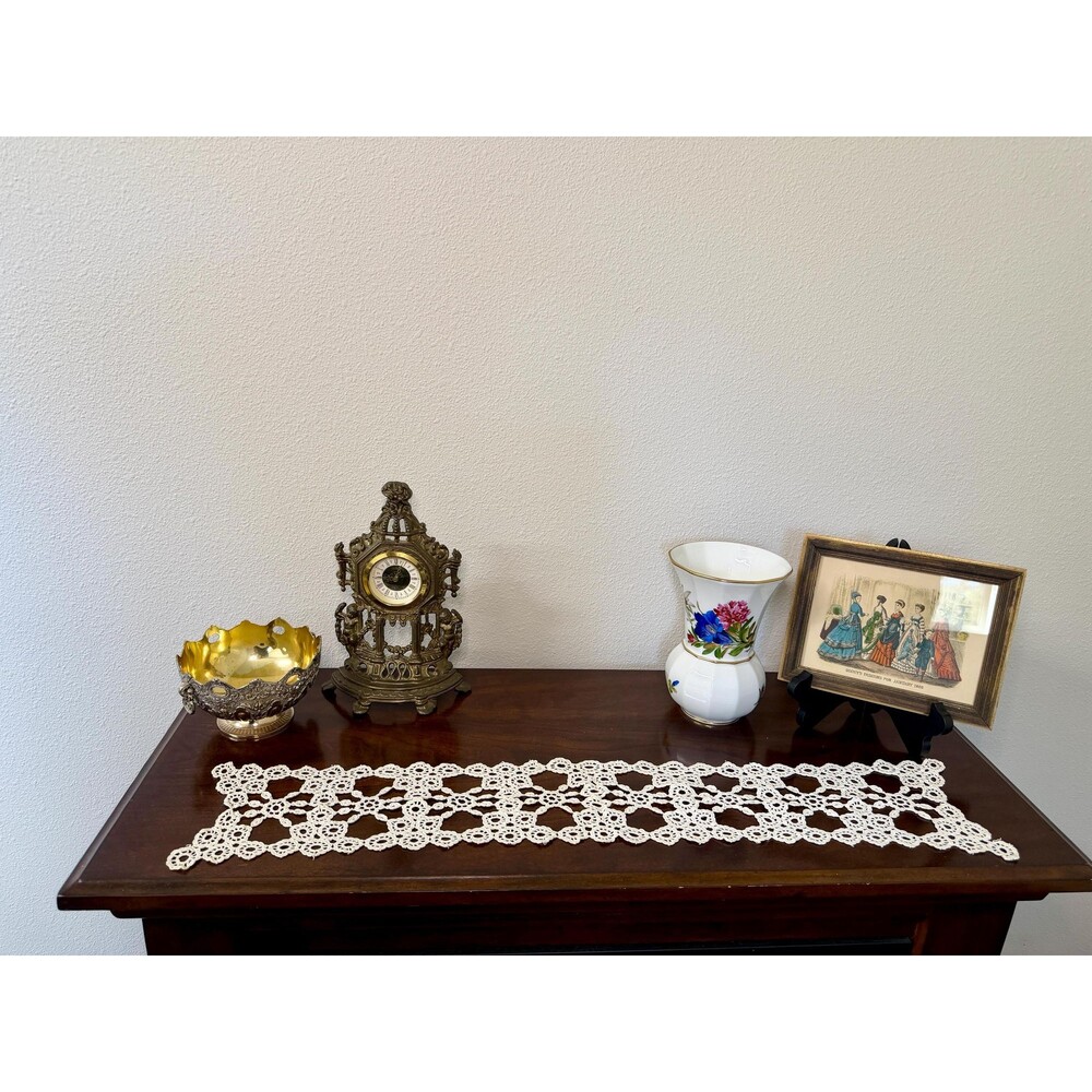 Vintage Crochet Lace Dresser Scarf | Floral Table Runner (27.5" Long)